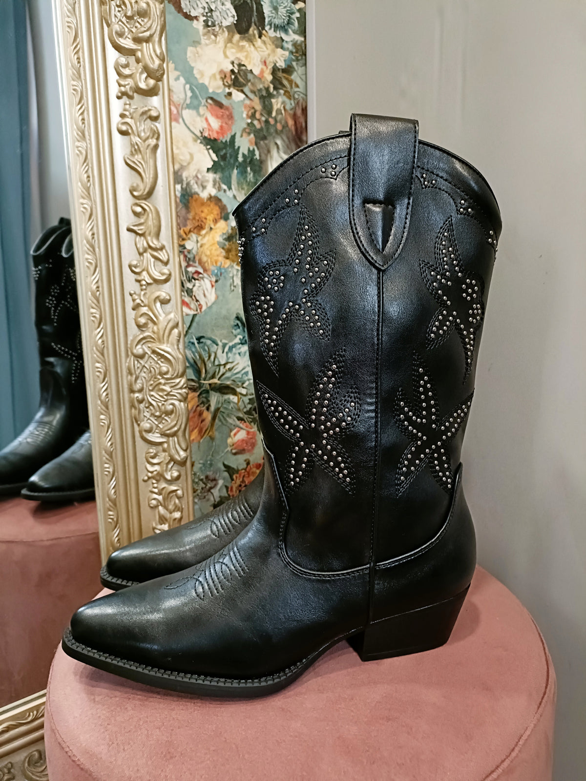 Botas Camperas Negra con Tachuelas