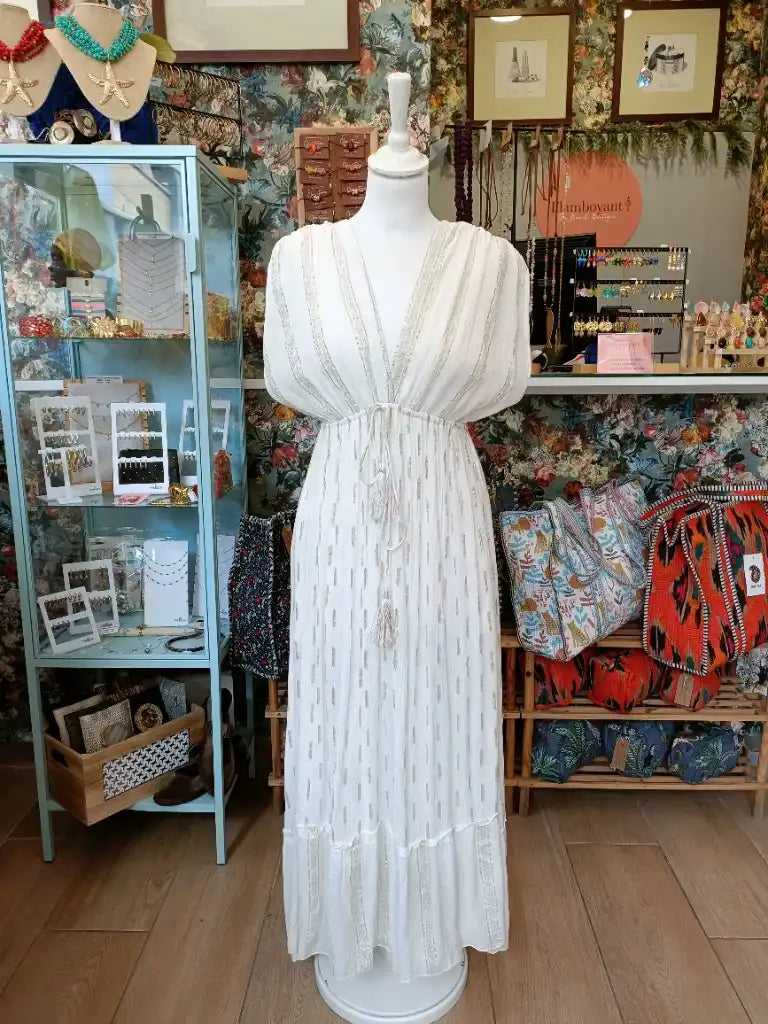 vestido largo blanco con brillo plata
